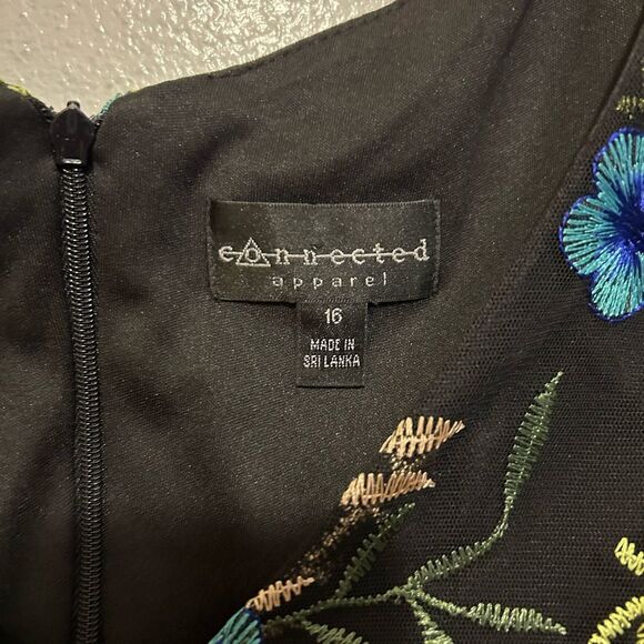 Connected Black and Blue Floral Embroidery Size 16 - Picture 4 of 9
